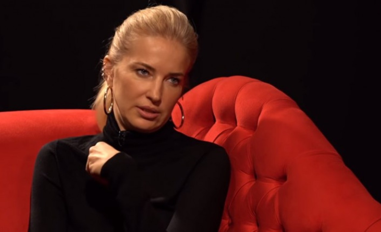 Burcu Esmersoy’dan yürek burkan itiraf: “Babam hiç acımadan hortumla döverdi”