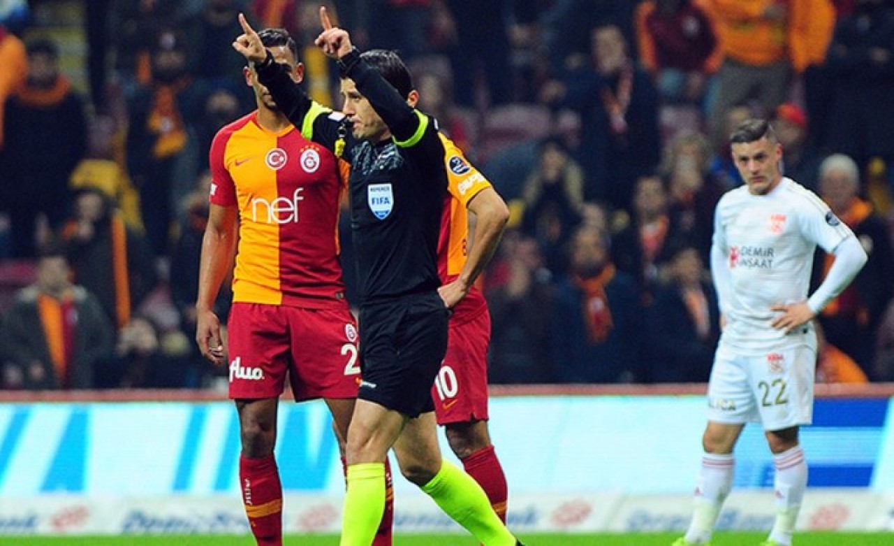 Derbiye Galatasaray'ın uğurlu hakemi