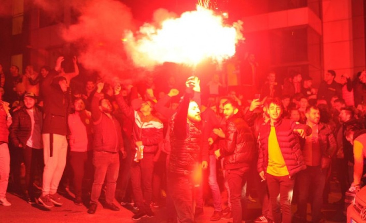 Galatasaray'a coşkulu karşılama: Florya yanıyor!