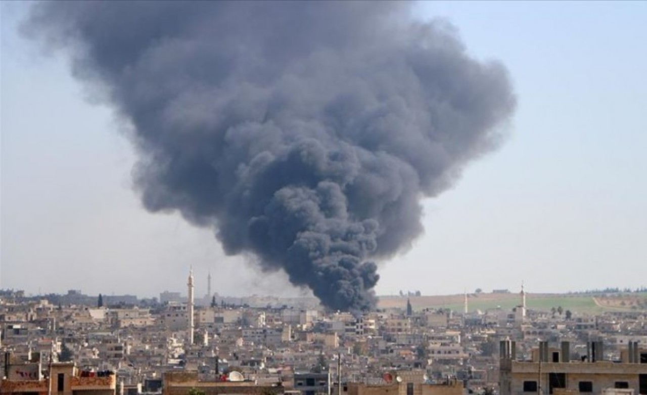 İdlib'den Kaçan On Binlerce Sivil,  Türkiye Sınırı Yakınlarına Göç Etti