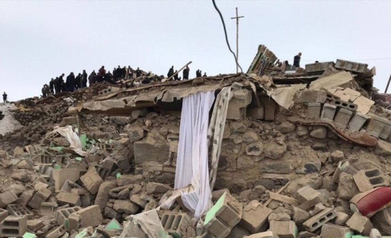 İran depreminden etkilenen Van'da can kaybı arttı