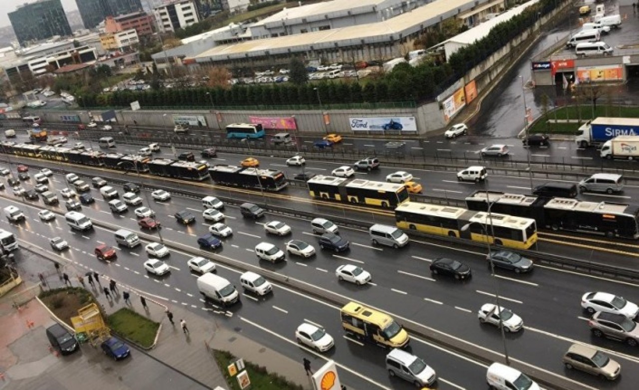 İstanbul'da zamlı tarife başladı: Öğrenci 1.75,  tam bilet 3.50 TL oldu!