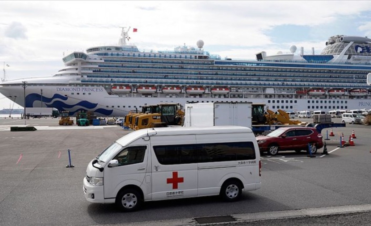 Koronavirüs sebebiyle karantinaya alınan gemideki 2 kişi öldü