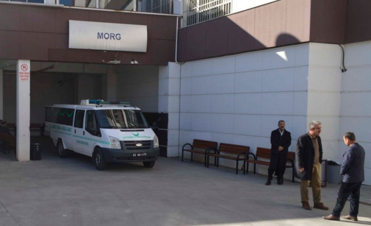 Lise öğrencisi çocuk annesini döven babasını öldürdü