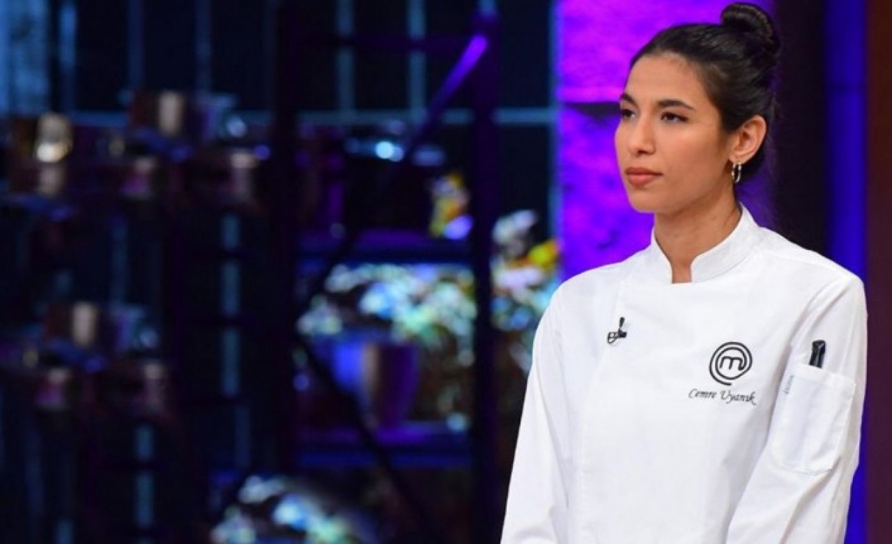 MasterChef Cemre'yi Fenerbahçeli Serhat Akın Kaptı!