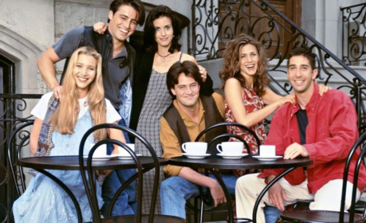 Matthew Perry Friends Paylaşımı Yaptı: Geri mi Dönüyorlar?