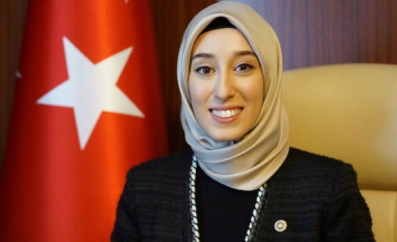 Meclisin en genç isimlerinden AK Parti Milletvekili Rümeysa Kadak trafik kazası geçirdi