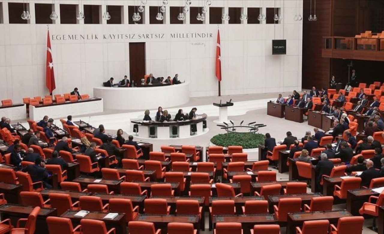 Mecliste koronavirüs paniği: Vekiller risk altında!