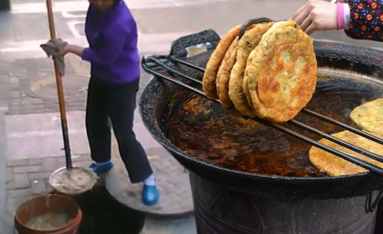 Mideniz kaldırmayacak... Kanalizasyondan sofraya yemek!