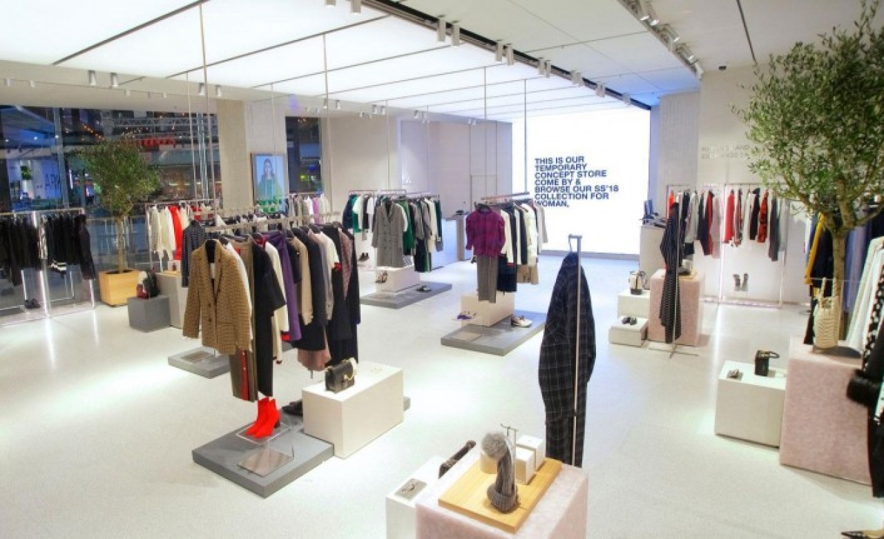 Moda devinden çarpıcı açıklamalar: 'Kadınlara tecavüz ediyoruz'