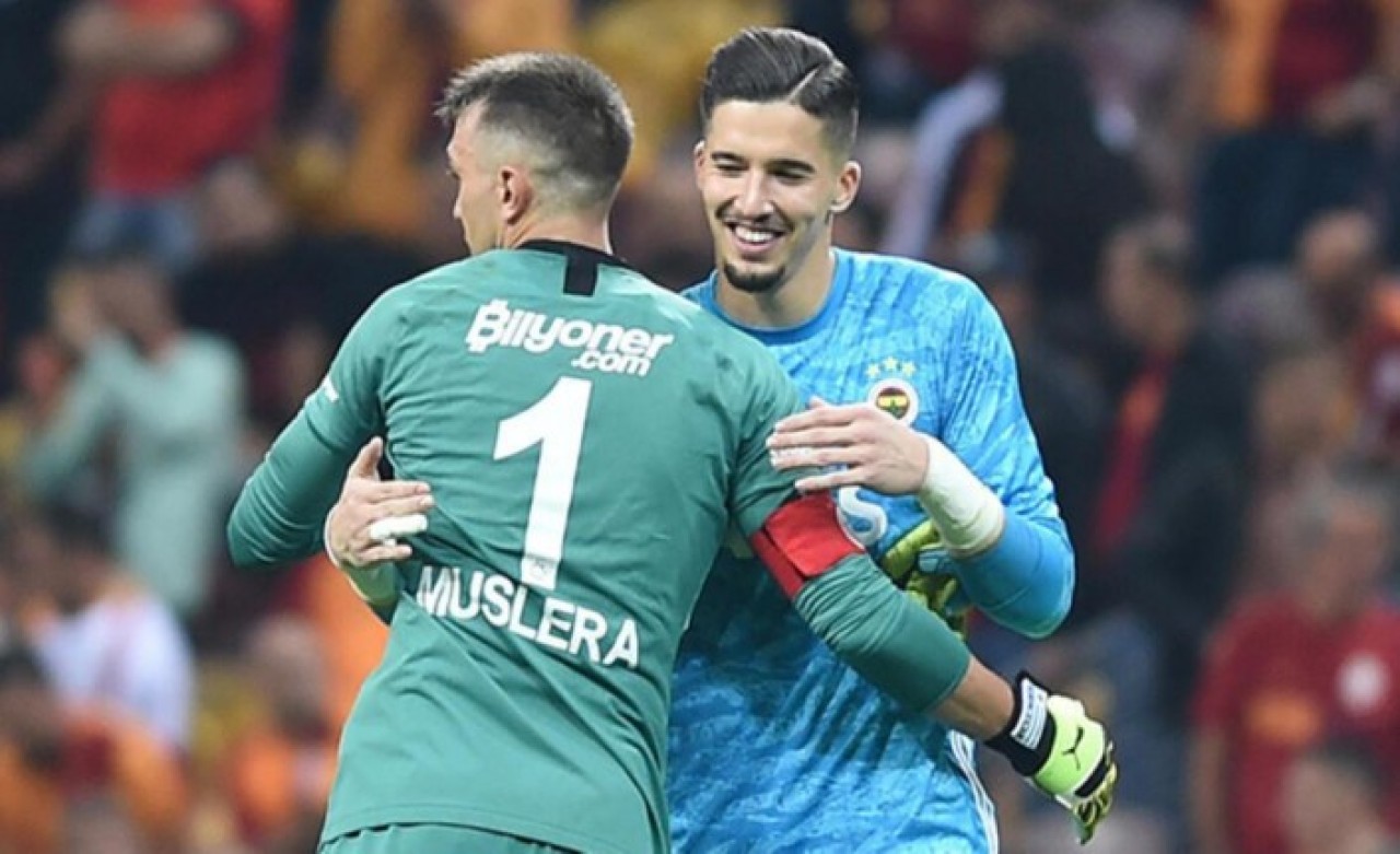 Muslera: Altay Bayındır efsane olabilir