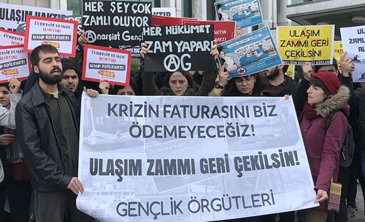 Öğrencilerden İBB önünde ulaşım zammı protestosu