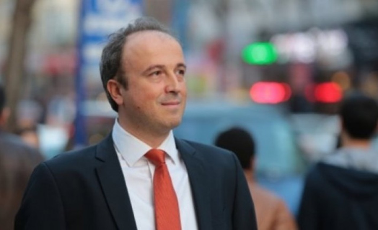 Oturma eyleminin ardından konuşan Avcılar Belediye Başkanı: Bakanlığa ulaşamadım,  imar planları İBB’de bekliyor