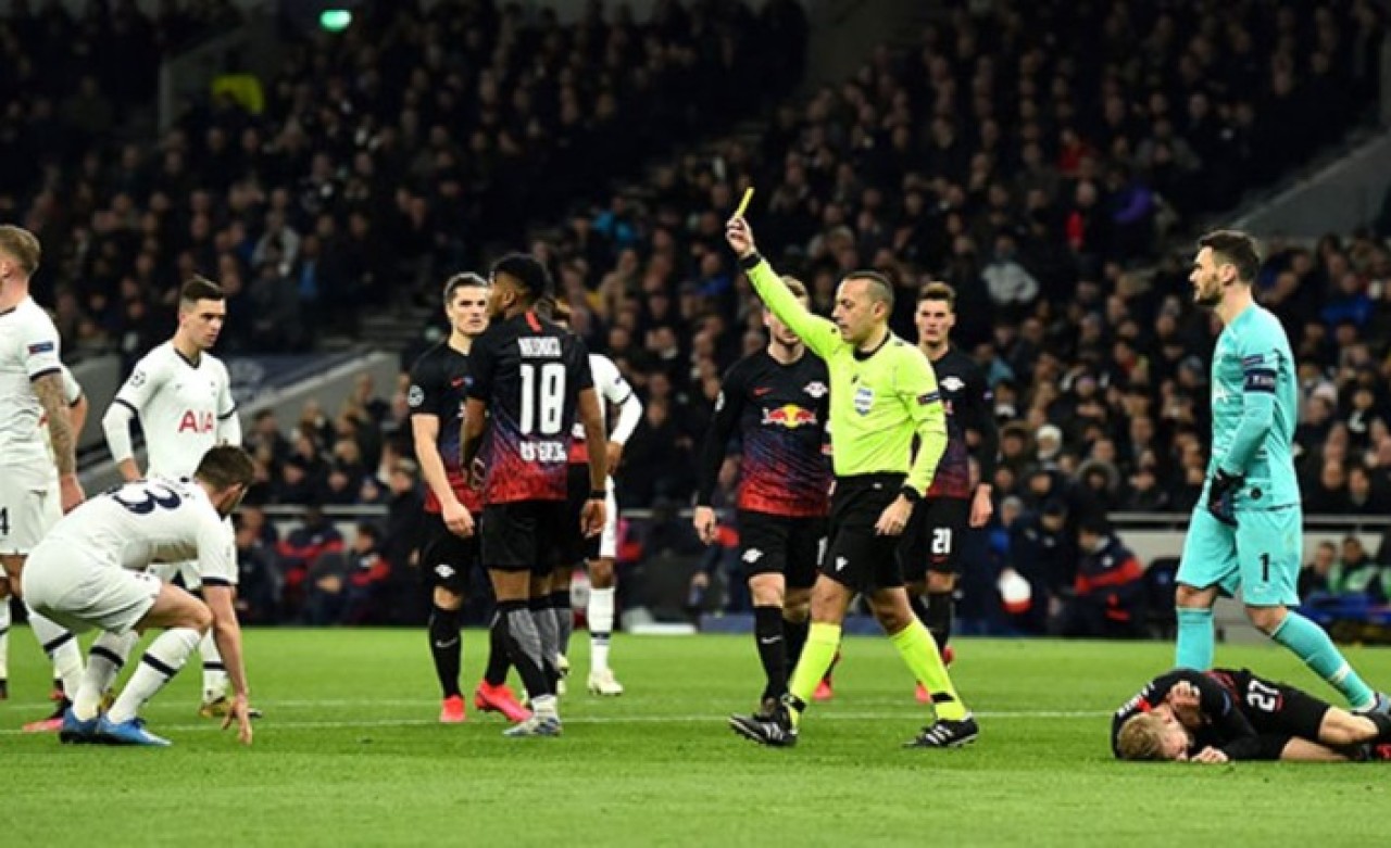 Şampiyonlar Ligi'ne Cüneyt Çakır damgası