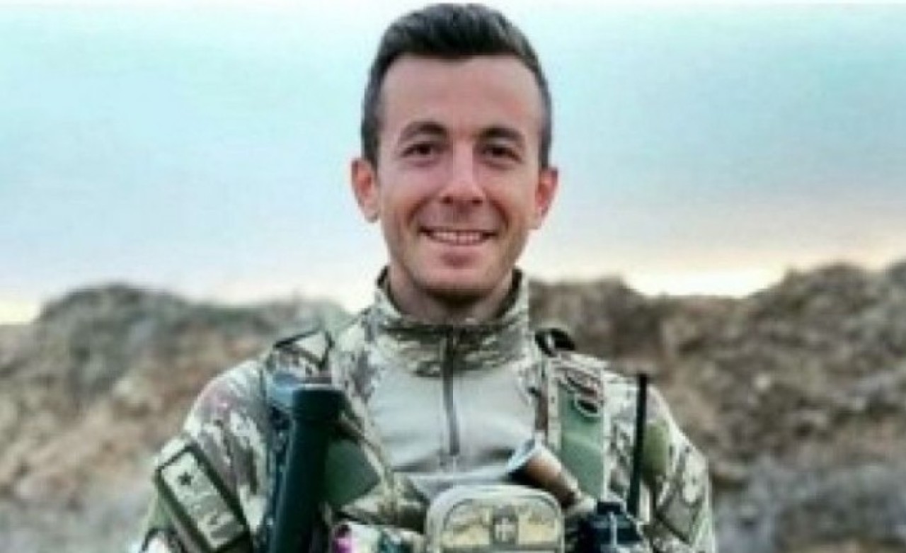 Şehit Mustafa Bayrakdar'ın subay olacağını öğrendiği o anların görüntüsü herkesi duygulandırdı