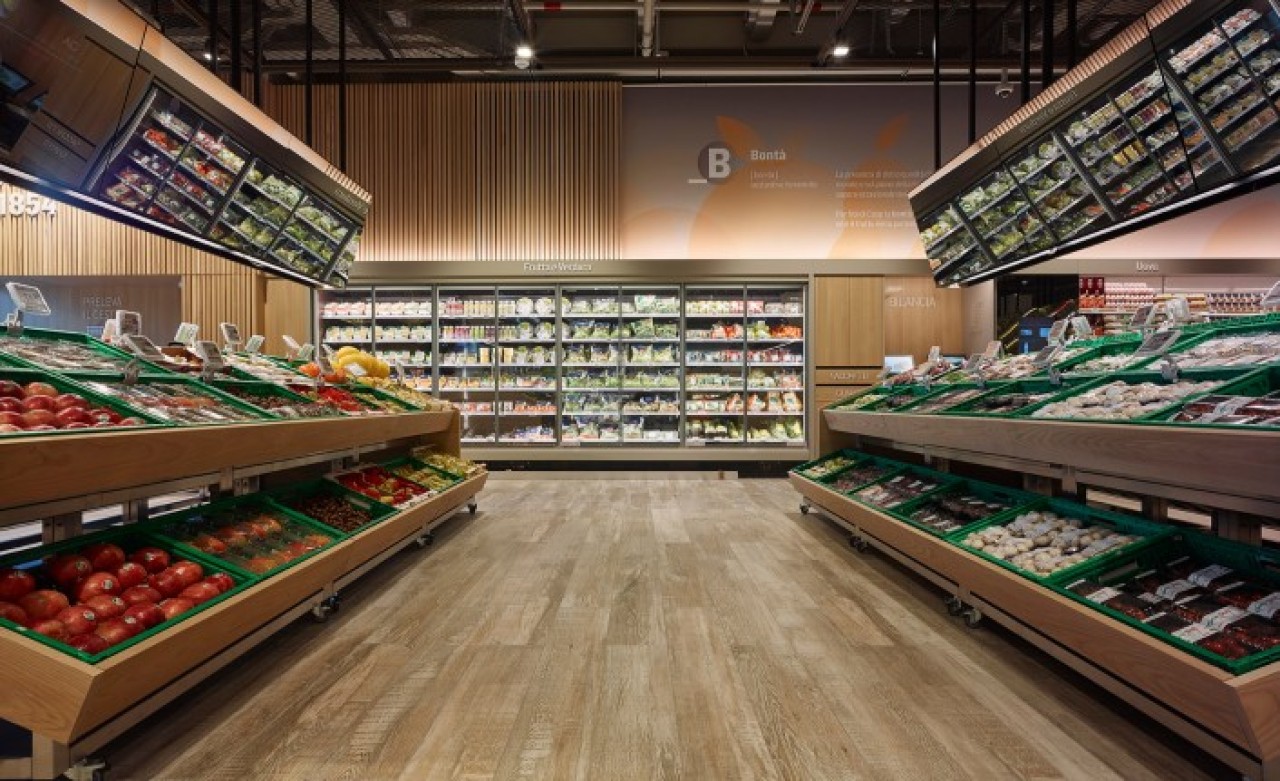 Stok yapmak isteyenler sebebiyle süpermarketlerin rafları boş kaldı