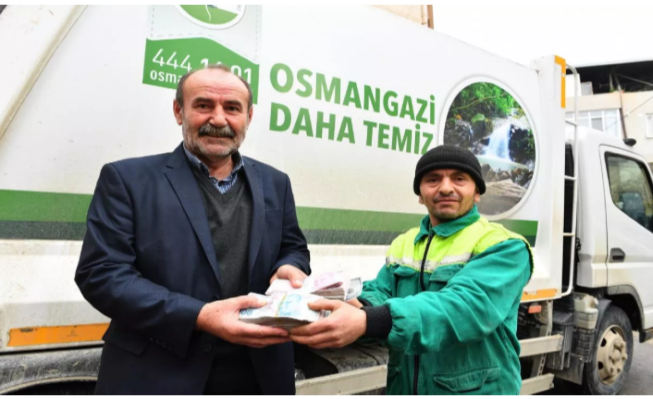 Temizlik işçisi çöp toplarken servet buldu: Bakın ne yaptı!