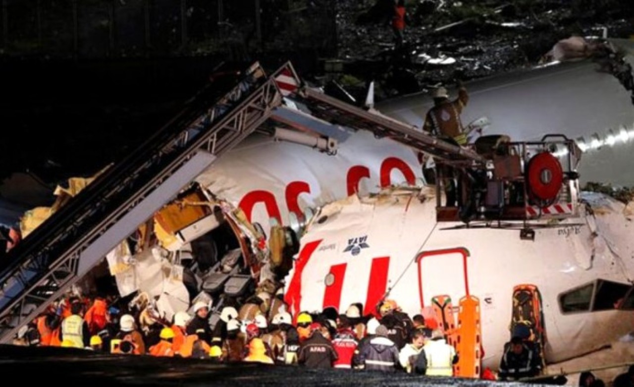 Uçak Kazasında Kanlar İçinde Kalan Yaralı Yolcudan Tepki: '1 Saattir Buradayız!'