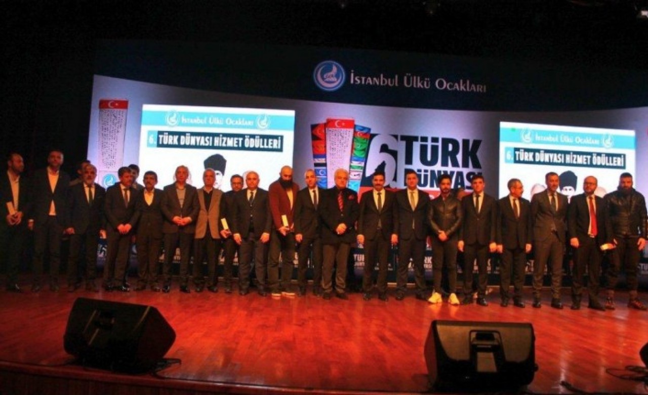 Ülkü Ocaklarından Devlet Bahçeli'ye 'Türk Dünyası Yılın Onur Ödülü'