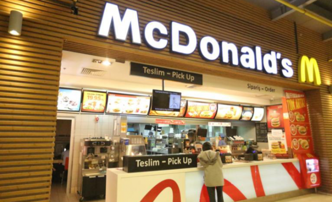 Ünlü fast food zinciri McDonald's'dan skandal görüntü: Bu kadarı pes dedirtti!