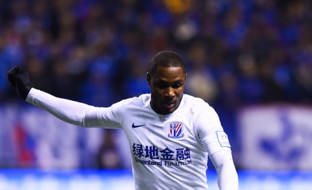 Yıldız futbolcu koronavirüs şüphesiyle tesislerin dışına alındı!