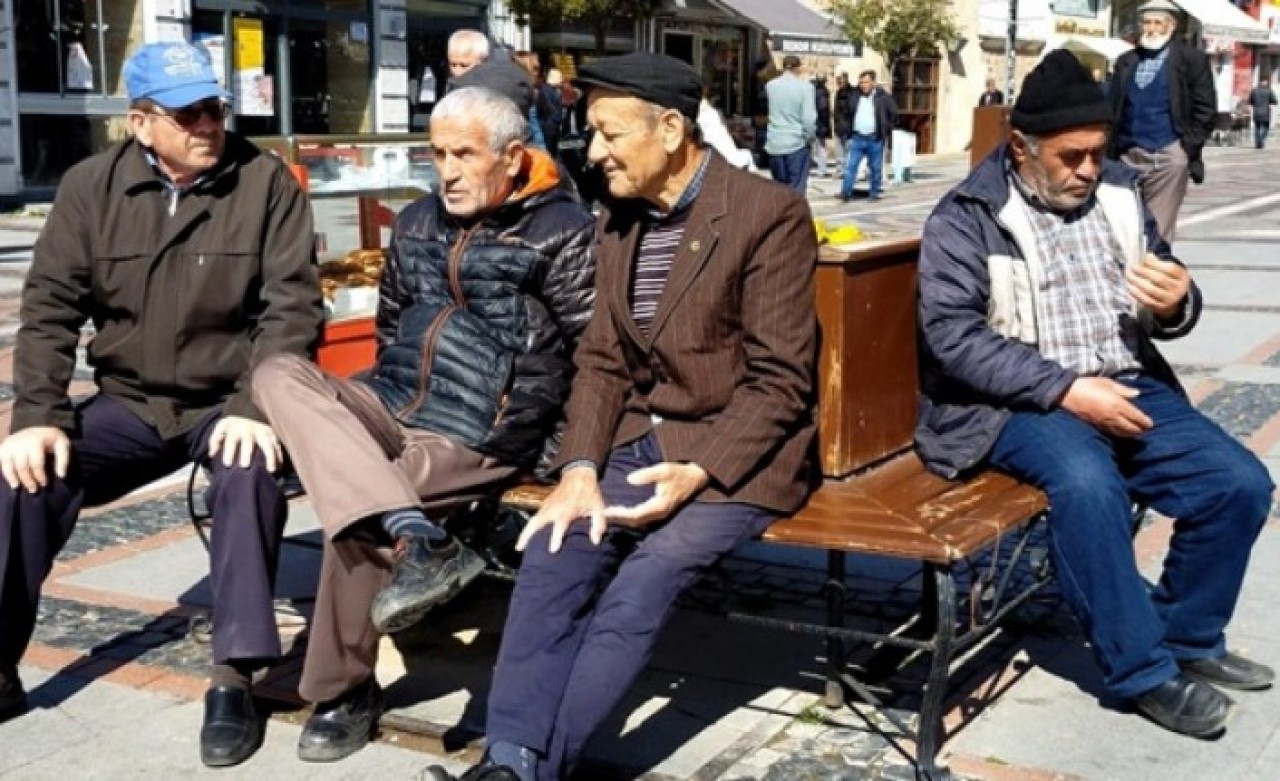65 yaş üstündekilerin sokağa çıkmasına yasak