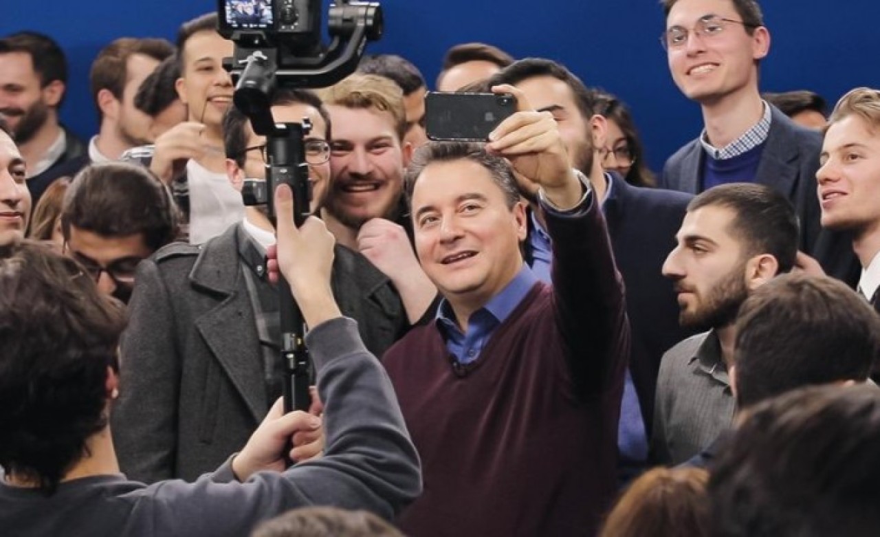 Ali Babacan'dan dikkat çeken paylaşım: 'Sizi dinliyorum'