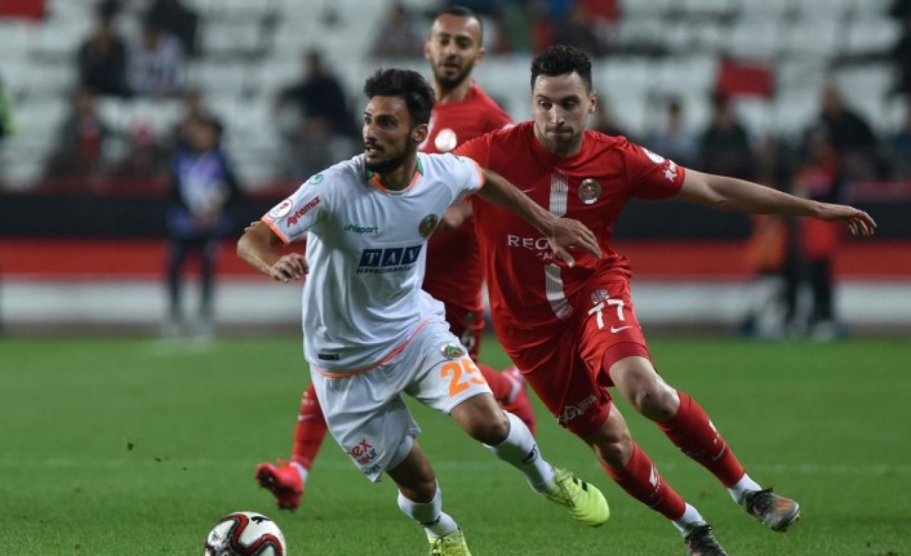 Antalyaspor Alanyaspor mücadelesi nefes kesti!