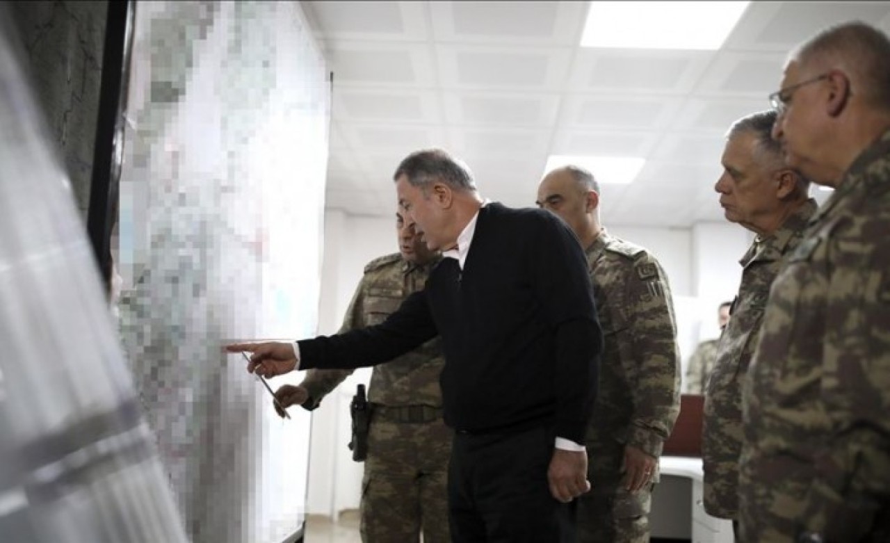 Bakan Akar ve komutanlar sınırın sıfır noktasında