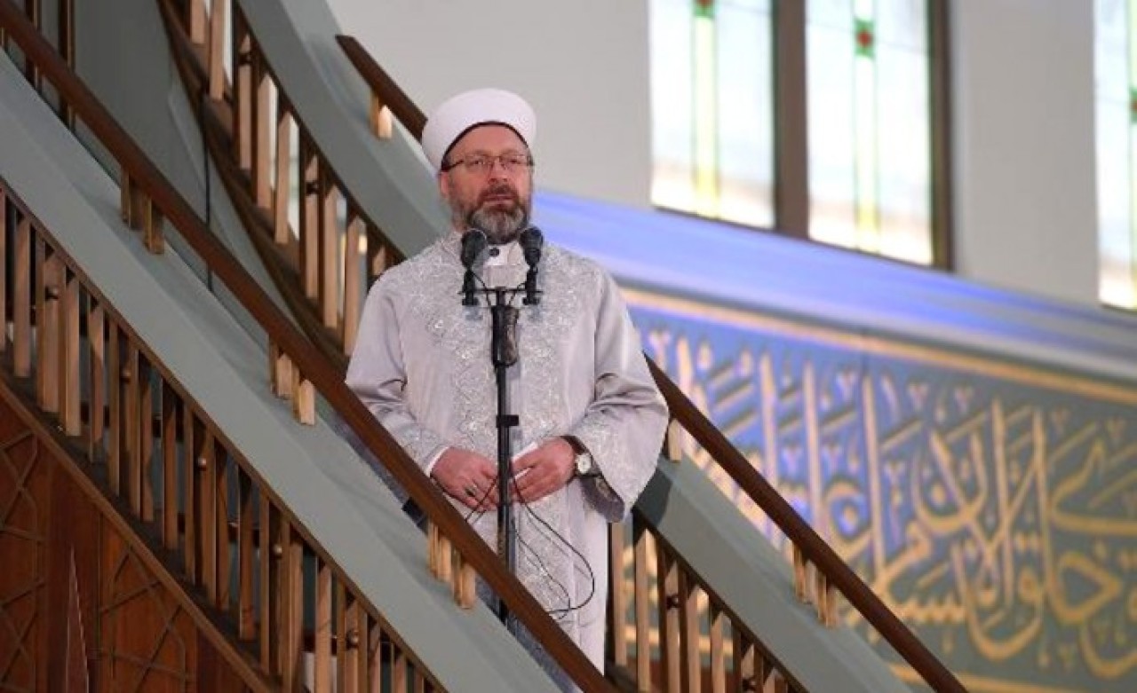 Beştepe'deki cuma namazına sert tepki: Şaklabanlık!