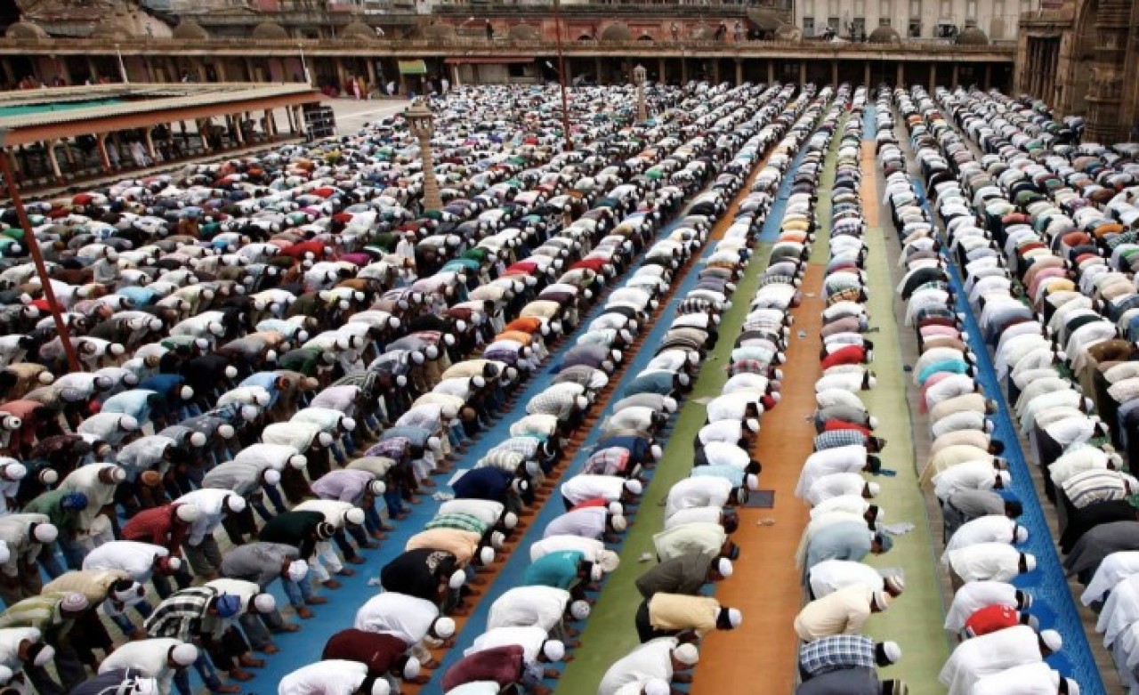 Cuma namazı bugün kılınacak mı? Cuma namazı iptal edilecek mi?