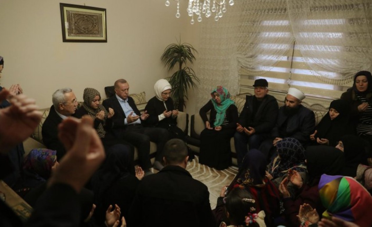 Cumhurbaşkanı Erdoğan'dan şehit evine taziye ziyareti