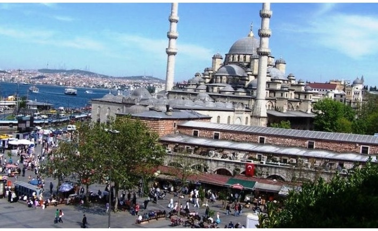 Eminönü ve Sultanahmet meydanları belediyeye kapatılacak