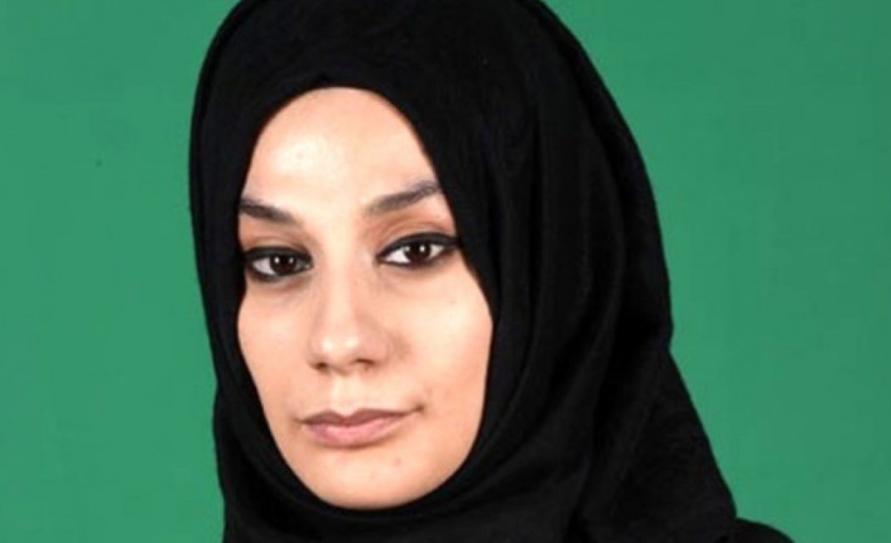 Esra Elönü kimdir? Esra elönü babası neden öldü?