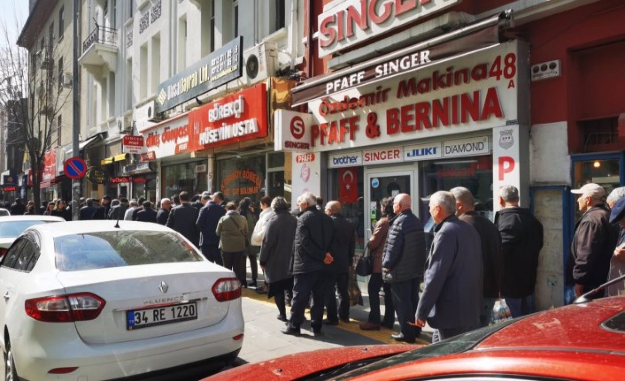Eyüp Sabri Tuncer mağazasında koronavirüs paniği: Kolonya kalmadı!