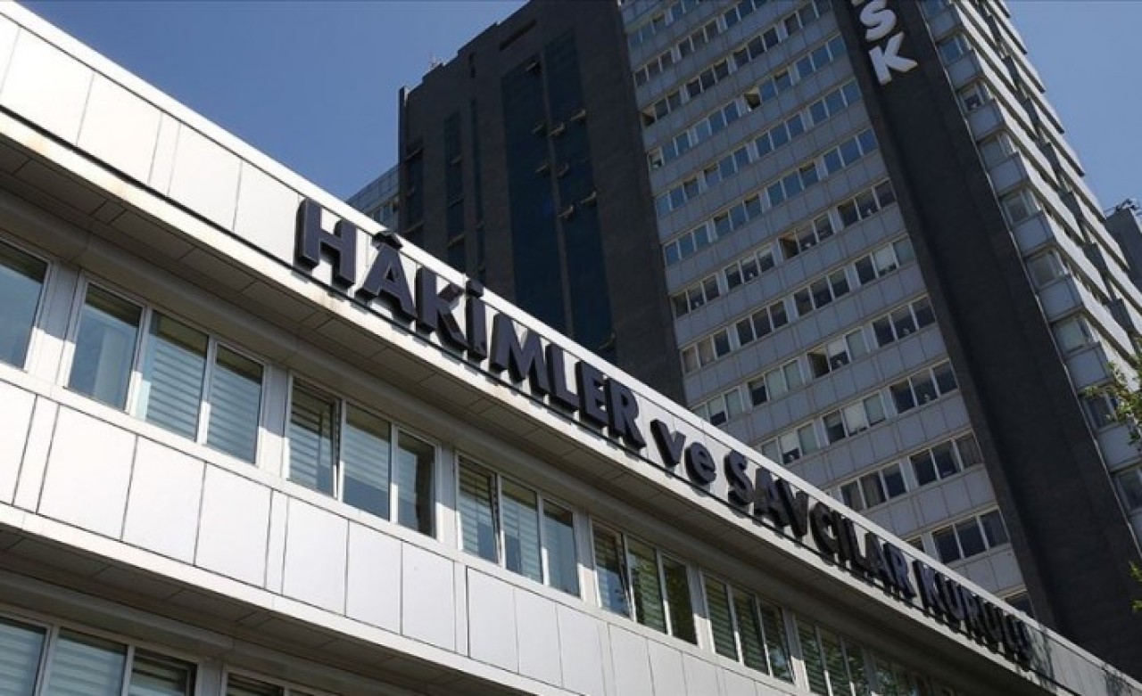 FETÖ ile irtibatlı bir hakim ve iki savcı meslekten ihraç edildi