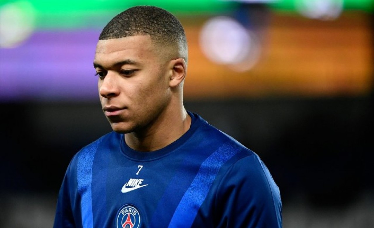 Fransız futbolcu Mbappe'de koronavirüs şoku