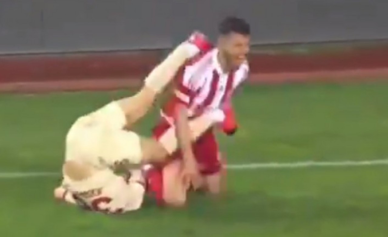 Galatasaraylı Sarrachi'ye verilmeyen kırmızı kart sosyal medyanın gündeminde