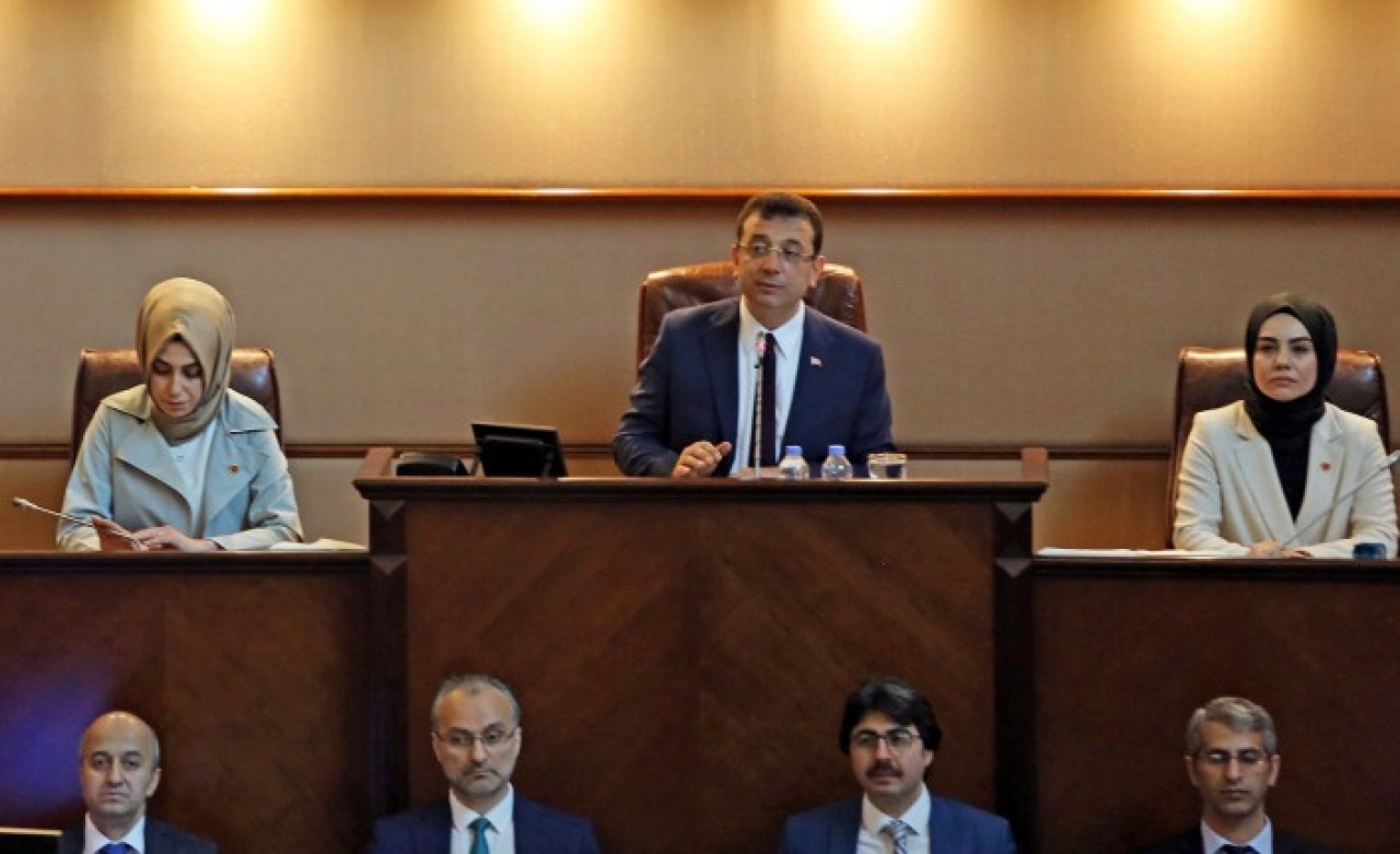 İBB meclisinde tepki çeken anlar: İstiklal Marşı'nda ayağa kalkmadılar!