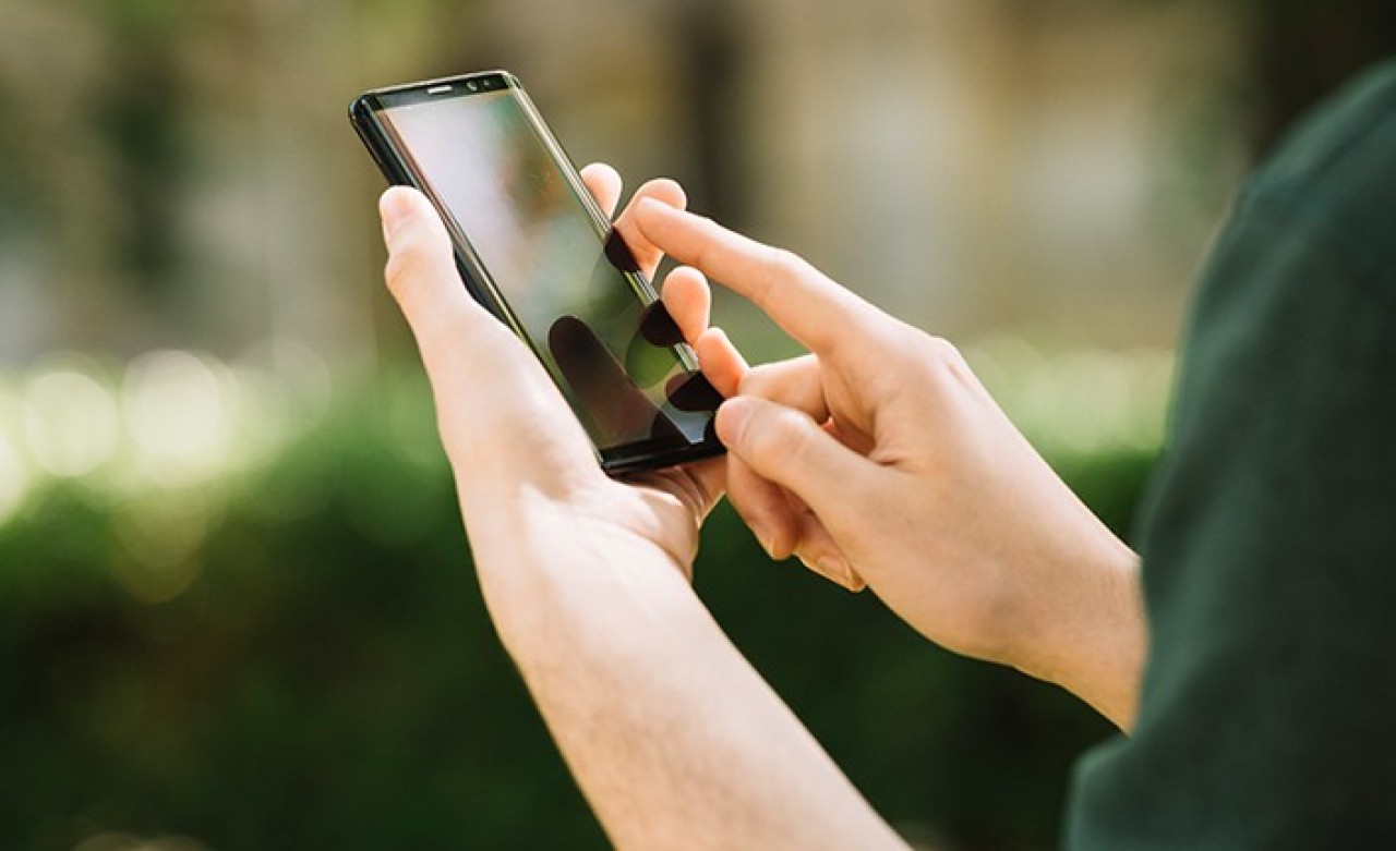 İngiliz gazetesi uyardı: Telefonunuzdaki cam ekranlara dikkat!