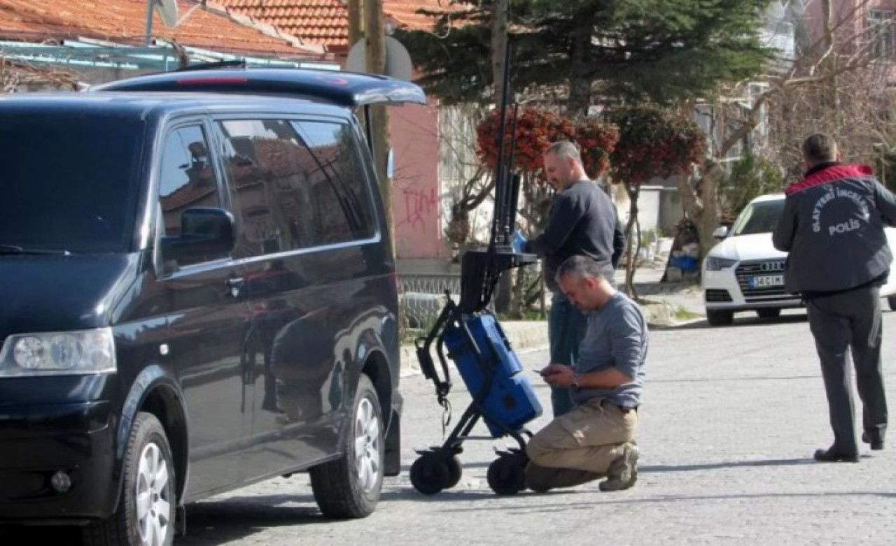 İş adamının arabasına bomba koyan kişi tanıdık çıktı!