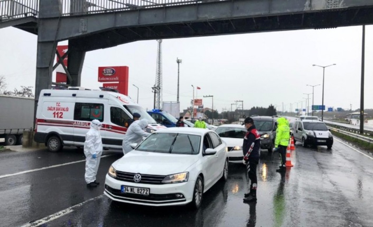 İstanbul'un giriş ve çıkışında polis tüm araçları durdurdu!