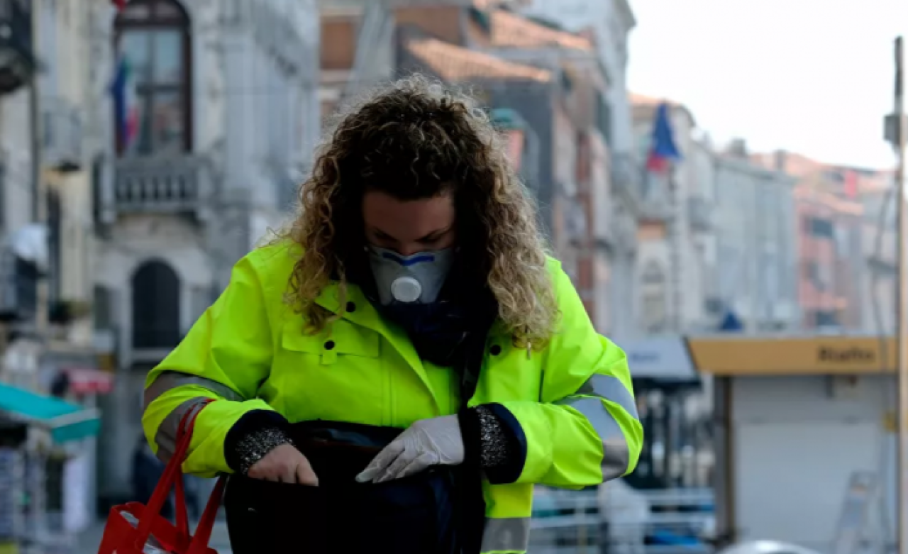 İtalya'da eczane ve marketler haricinde tüm dükkanların kapatılması için emir geldi!