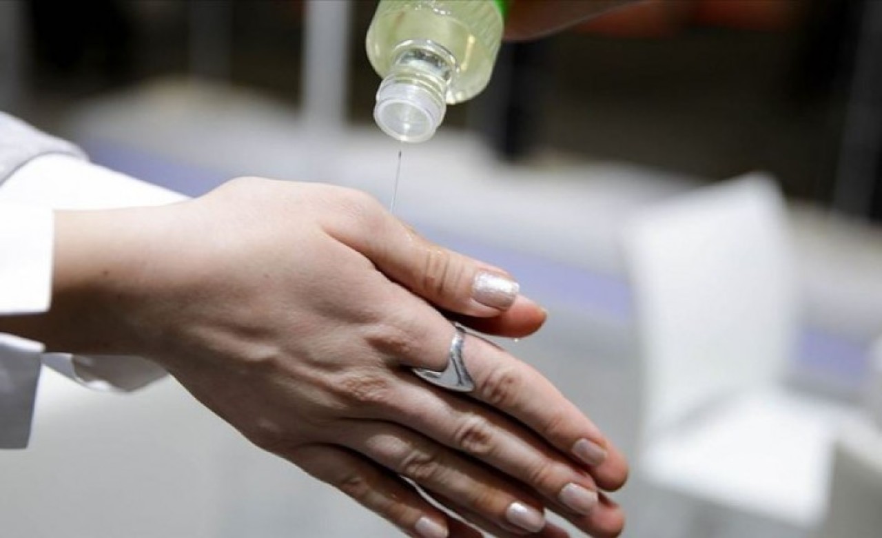 Koronavirüs hangi yüzeylerde daha çok yaşıyor? İşte sevdiği ve sevmediği yüzeyler!