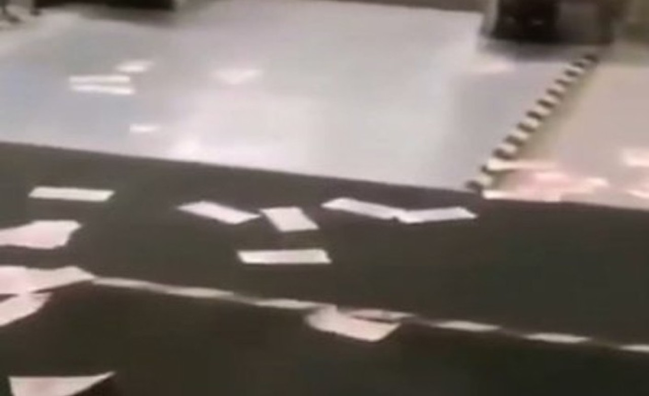 Koronavirüs korkusu: Yerdeki paraya bile dokunmadılar