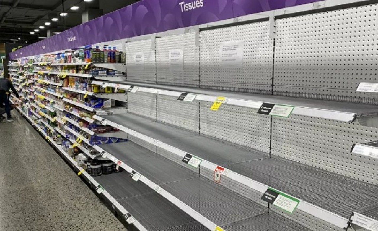 Koronavirüs nedeniyle tükenen tuvalet kağıdına karşılık fazladan gazete sayfası basıldı