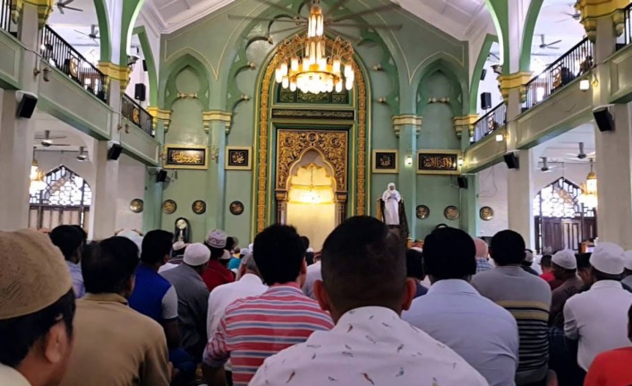 Koronavirüs alarmı! O ülkede camiler kapatılıyor