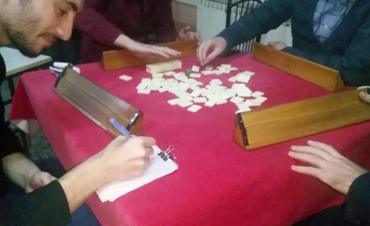 Koronavirüs günleri: Gizli kahvehane basıldı,  sigara içenlere delikli maske yapıldı