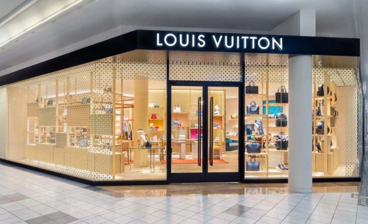 Louis Vuitton parfüm yerine el dezenfektanı üretecek