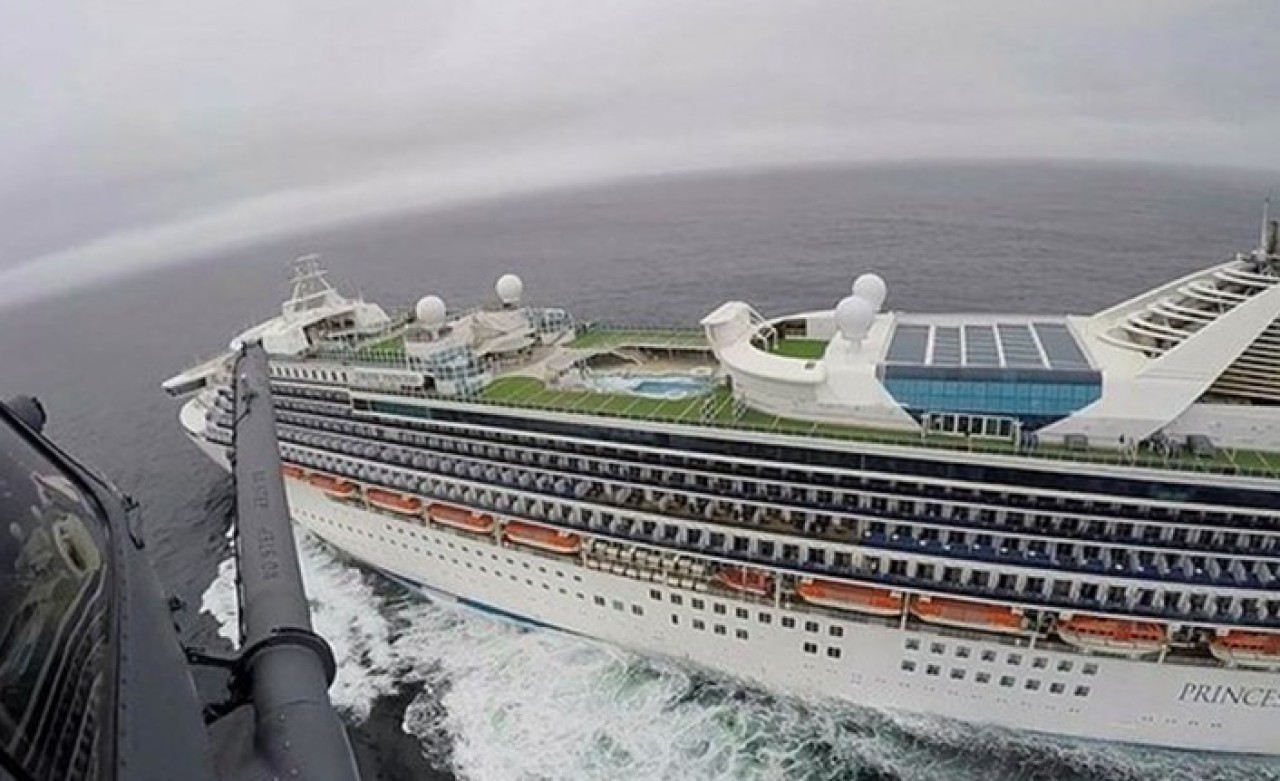 Lüks yolcu gemisinde koronavirüs alarmı: Test kitleri havadan bırakıldı!